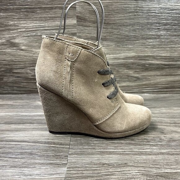 Dolce Vita Taupe Grey Lace Up Wedge Ankle Booties Women's Shoe Size 6.5 NWOT - Picture 1 of 6